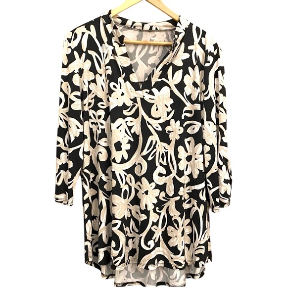 Discount Divas Boutique Tops - Discount Divas Black and Cream Floral 3/4 Sleeve Tunic Size L